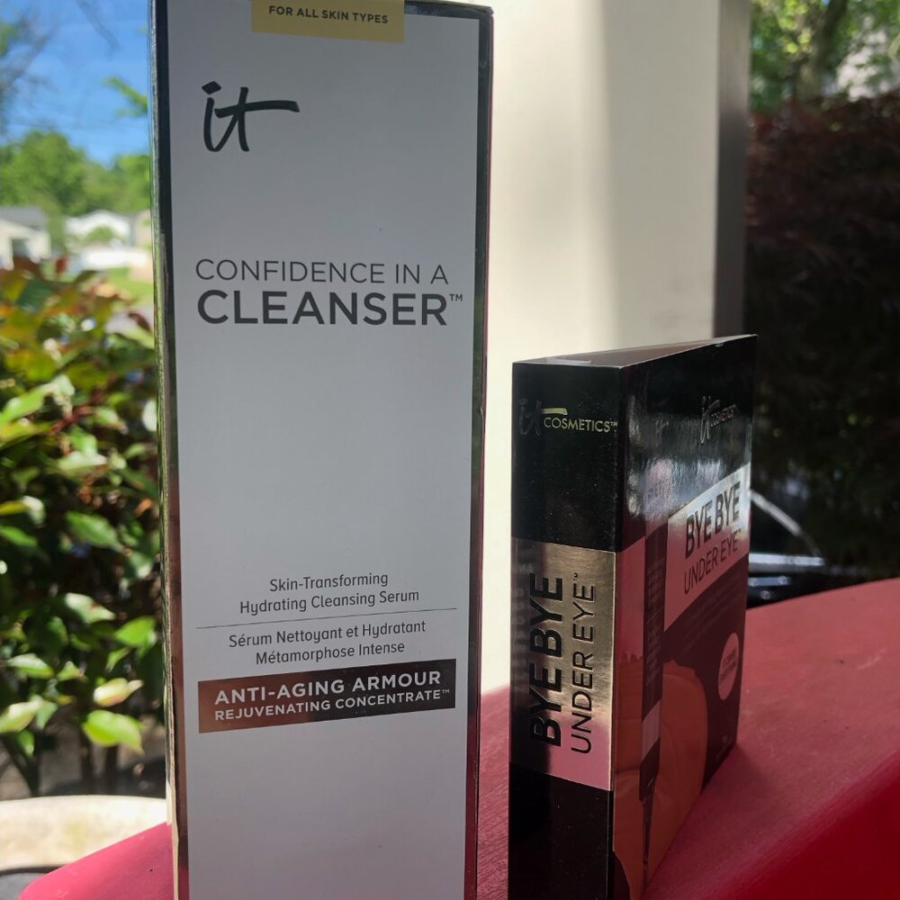 IT Cosmetics Confidence in a Cleanser 5 US fl oz, 148ml 🏆Plus FREE SAMPLE 🏆NEW